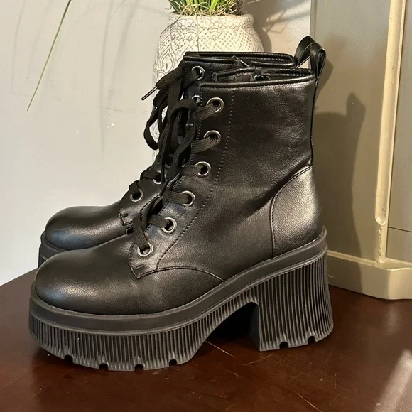Black boots Chunky Platform size 7.5 - Picture 4 of 6